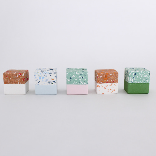 ジェスモナイトのキューブ型カードスタンド【全5色】 その他雑貨 Risa