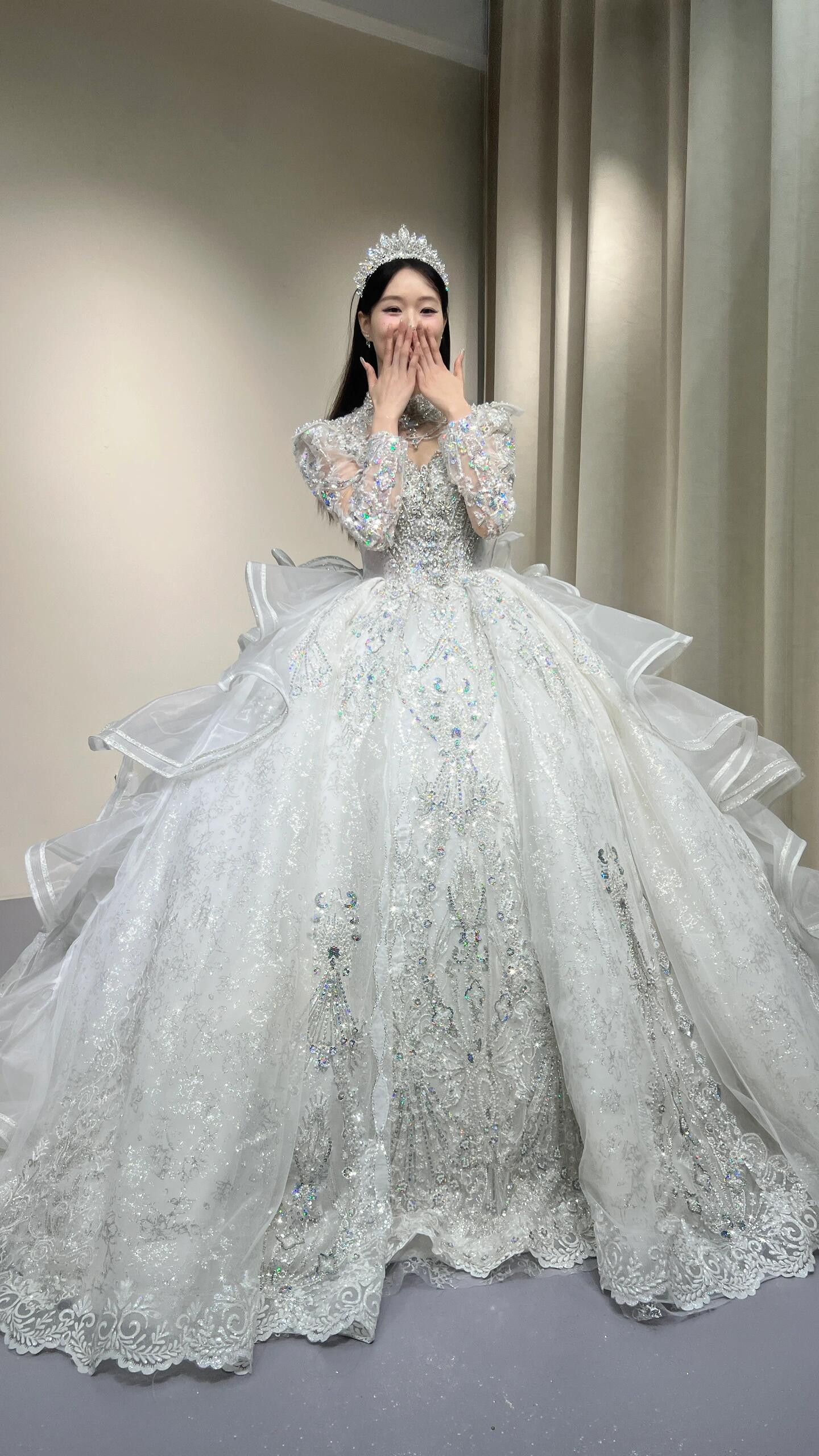 豪華　キラキラドレス　ラッフルスカート　お姫様　プリンスすライン　ボリューム　ウェディングドレス　本命ドレス制作　可愛い