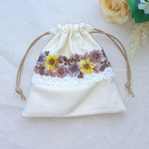 2種類の 花模様 インド刺繍リボン の ミニ 巾着 ベージュ パープル