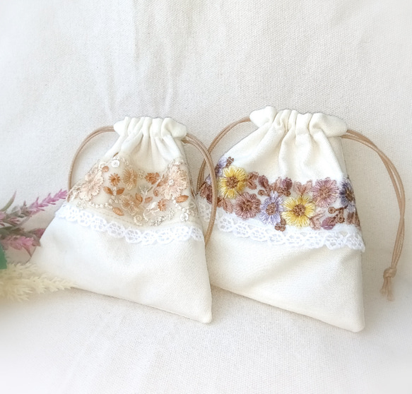 刺繍入り巾着袋 ベージュ 薄紫 2種類の 花模様 インド刺繍リボン の ミニ 巾着 ベージュ パープル