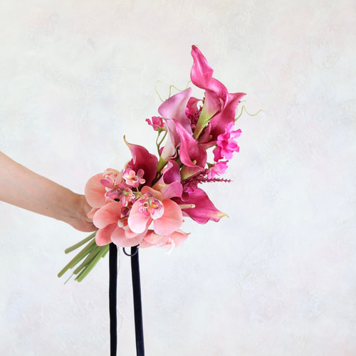 モダンシックなアームブーケ／ウェディングブーケ／結婚式／アーティ