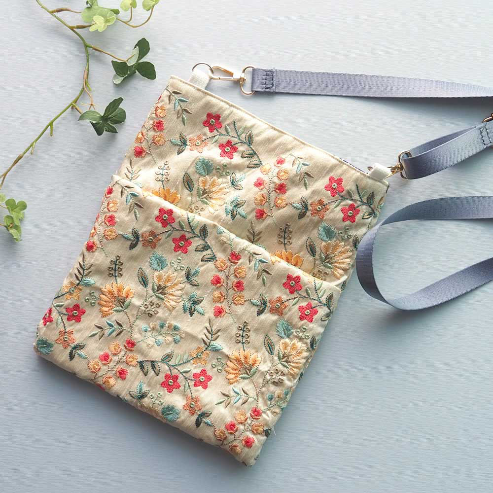 【限定１点】インド刺繍の華やかサコッシュ｜マグネット付き・軽量ショルダー