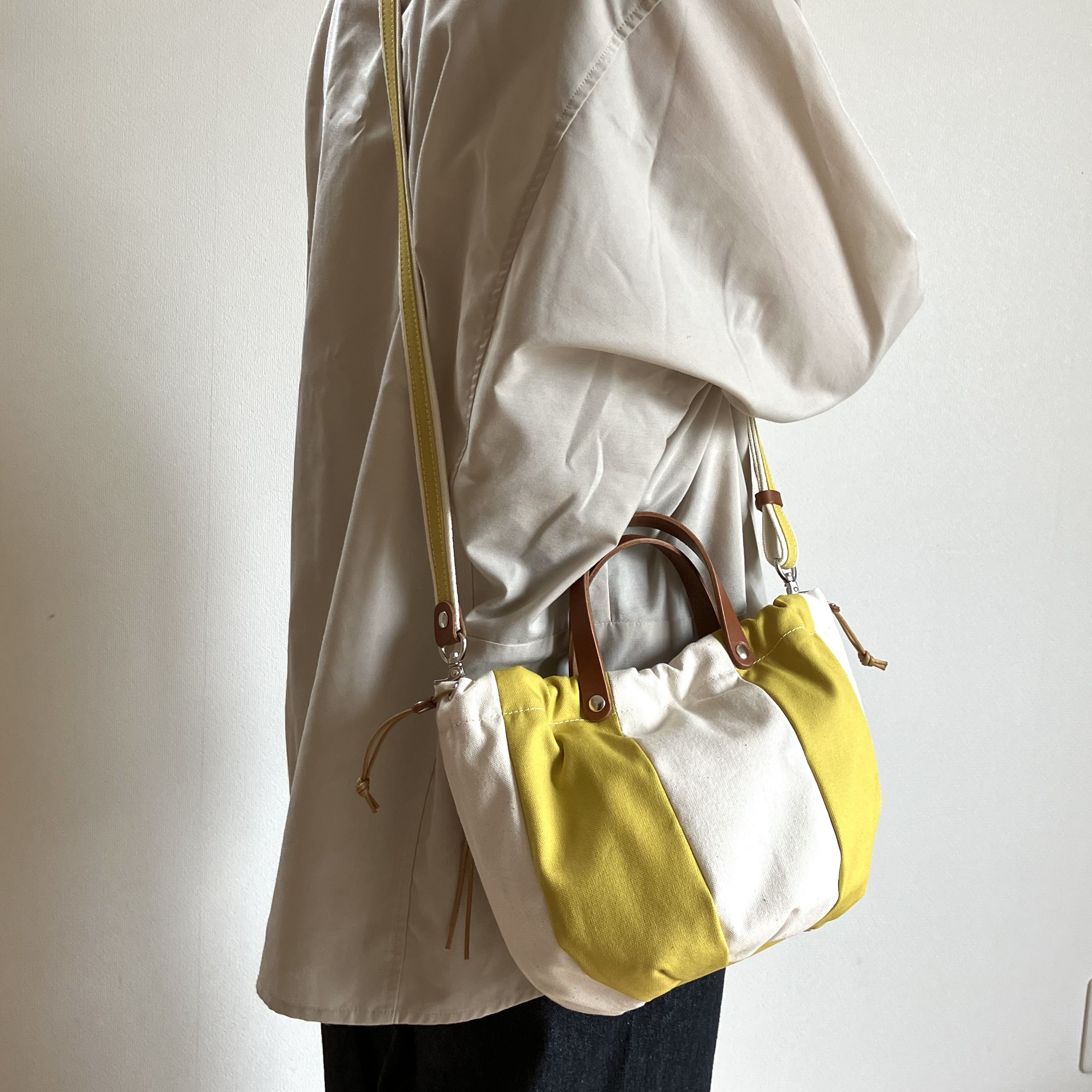 帆布×レザー 2way巾着バルーンショルダーバッグ アイボリー×イエロー
