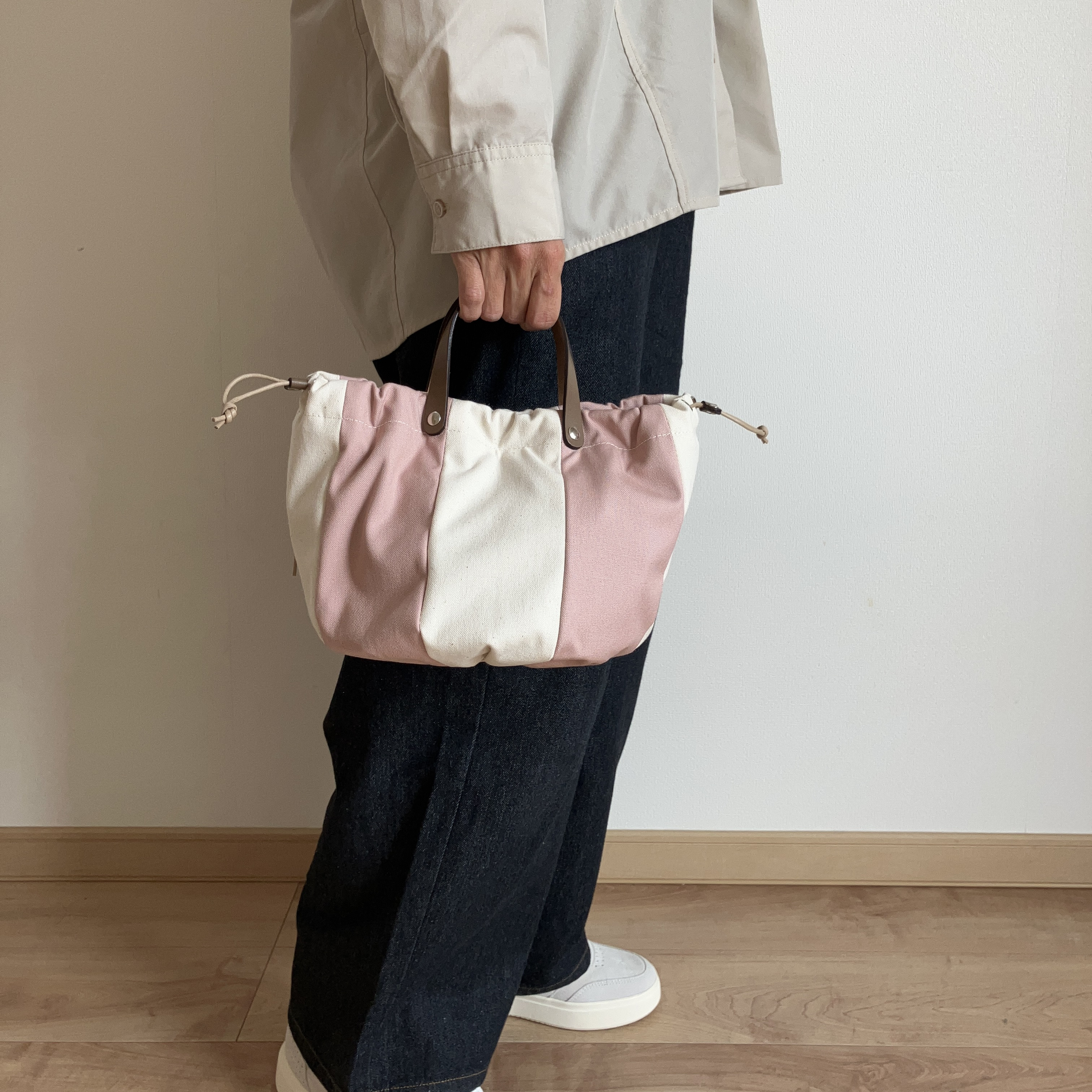 帆布×レザー 2way巾着バルーンショルダーバッグ アイボリー×スモーキーピンク