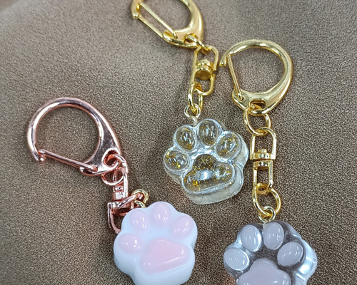 レジン 肉球キーホルダー ♡ その他アート 三星工房 通販