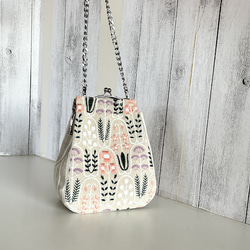 creema限定　素敵な刺繍、携帯ポーチ、１点もの 1枚目の画像