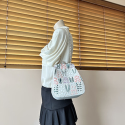 creema限定　素敵な刺繍、携帯ポーチ、１点もの 8枚目の画像
