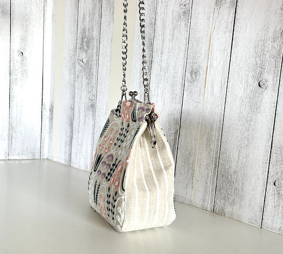 creema限定　素敵な刺繍、携帯ポーチ、１点もの 3枚目の画像