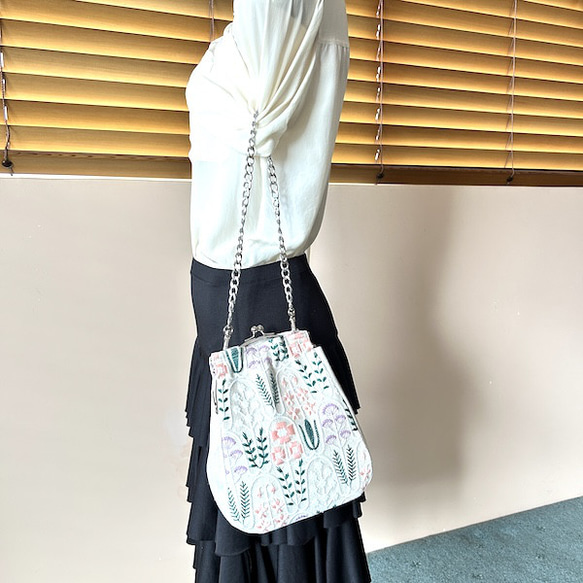 creema限定　素敵な刺繍、携帯ポーチ、１点もの 9枚目の画像