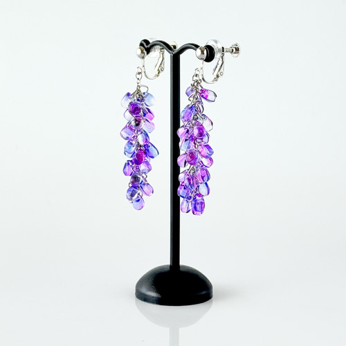 浴衣にも似合う。藤の花のしずく（チェコビーズ）ピアス／イヤリング