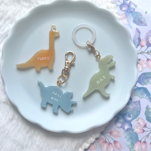 【名入れ】アンブレラマーカー（恐竜）ネームタグ イニシャルチャーム 傘マーカー ペットボトルマーカー 2枚目の画像