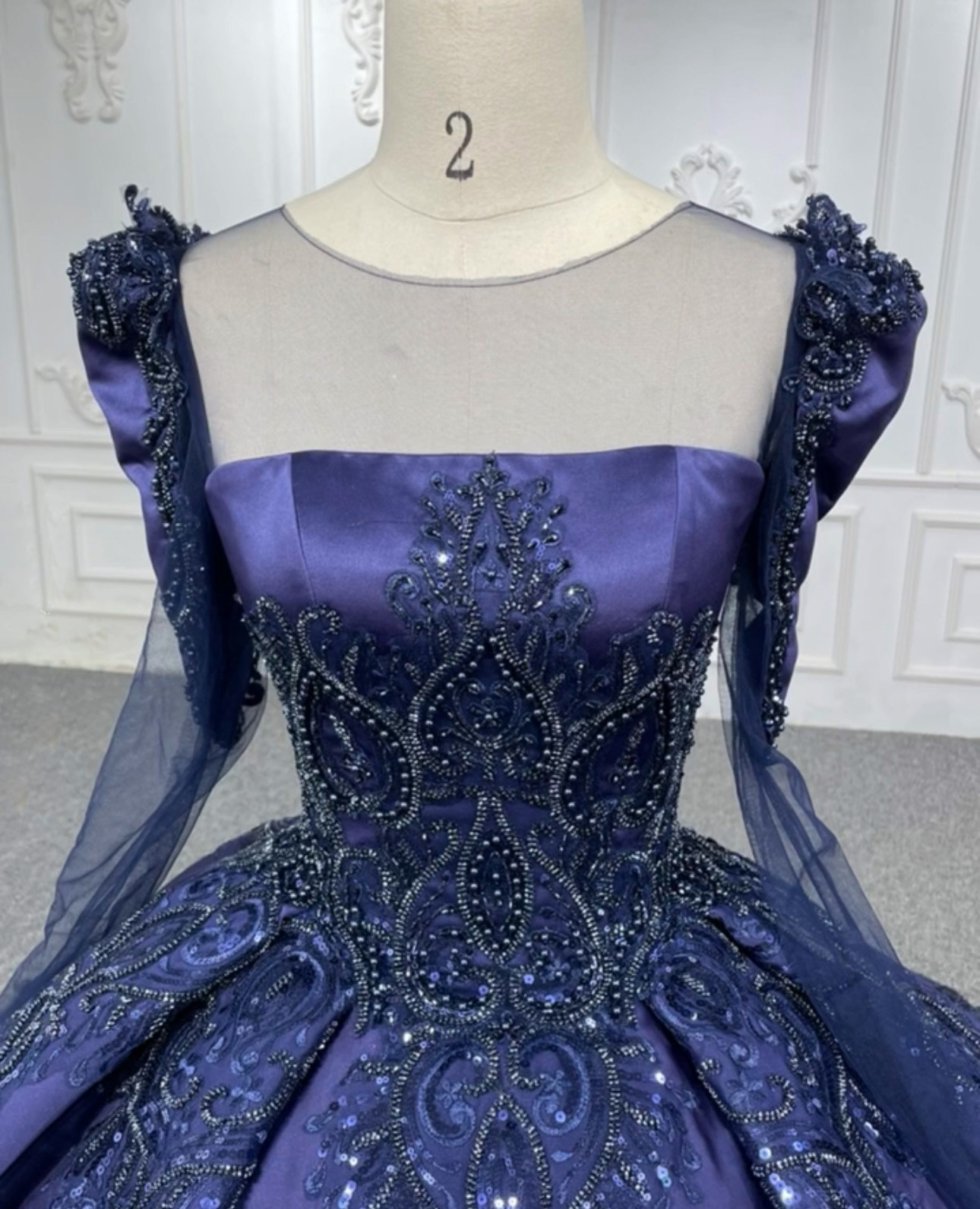 優雅スクエアネック　高級サテン　フランスレース　シースルー袖　秋婚　アンティークなドレス演奏会音楽会衣装ロケーション撮影