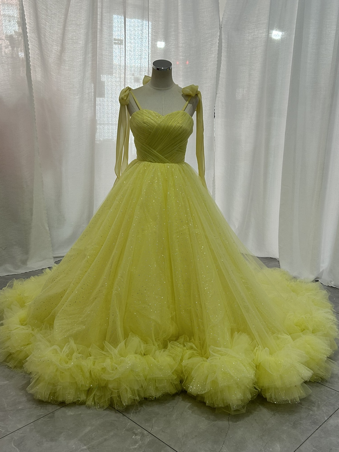 大好評中！カラードレス イエロー キャミソール リボン ラッフルフリル キラキラチュール 前撮り