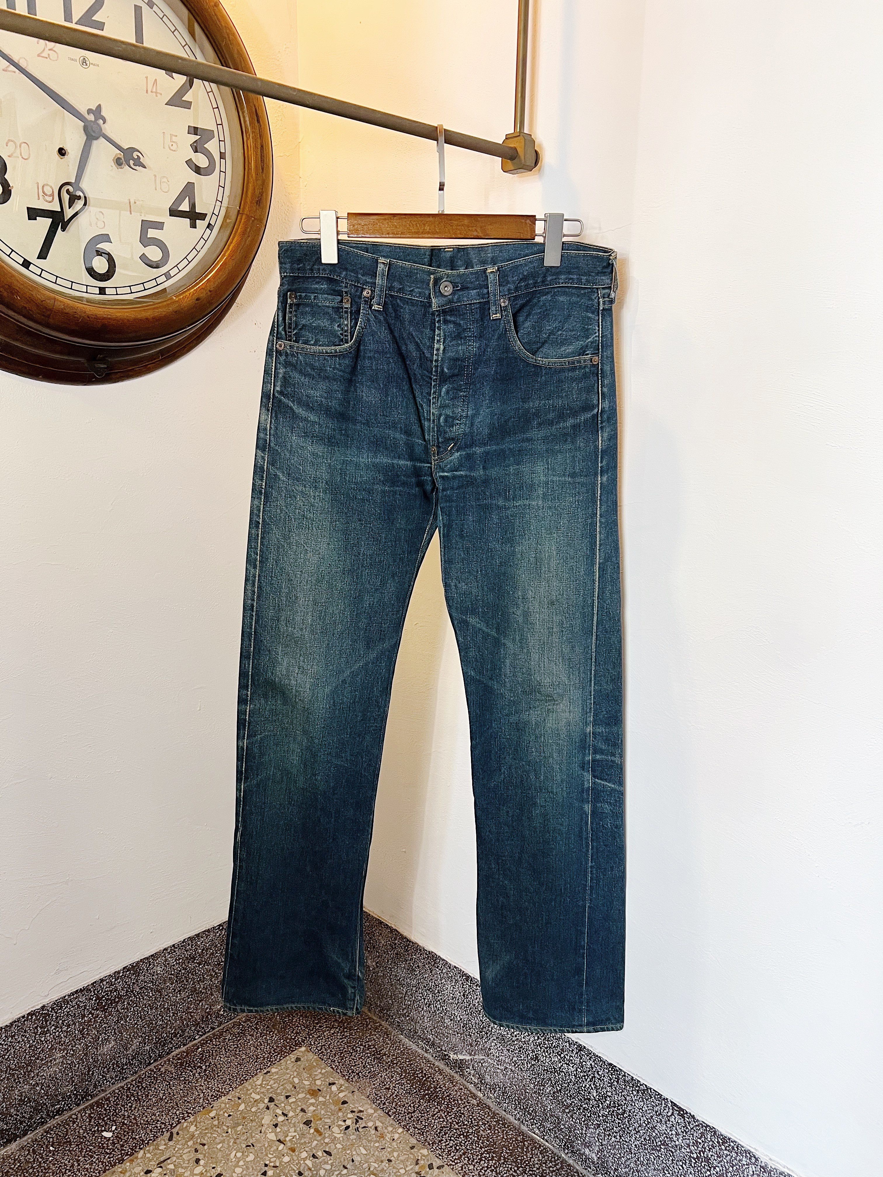 リーバイス / 701xx W33 ウエスト クラシック ブラッシュドカラー バックウエスト調整バックル ヴィンテージデニム デ 4,606円