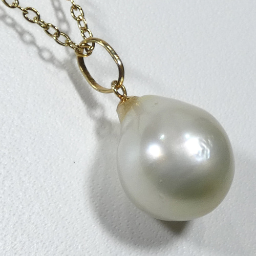 パールペンダントトップ 18金（K18）枠 南洋白蝶真珠約15.4mm×13.3mm珠