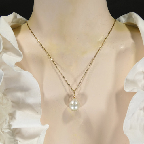 パールペンダントトップ 18金（K18）枠 南洋白蝶真珠約15.4mm×13.3mm珠