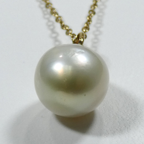 パールペンダントトップ 18金（K18）枠 南洋白蝶真珠約15.4mm×13.3mm珠