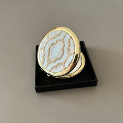 【受注制作】新作♦モロッカン生地のコンパクトミラー♦イデアル♦ベージュ♦ゴールド♦拡大鏡 * ギフトにおすすめ * 5枚目の画像