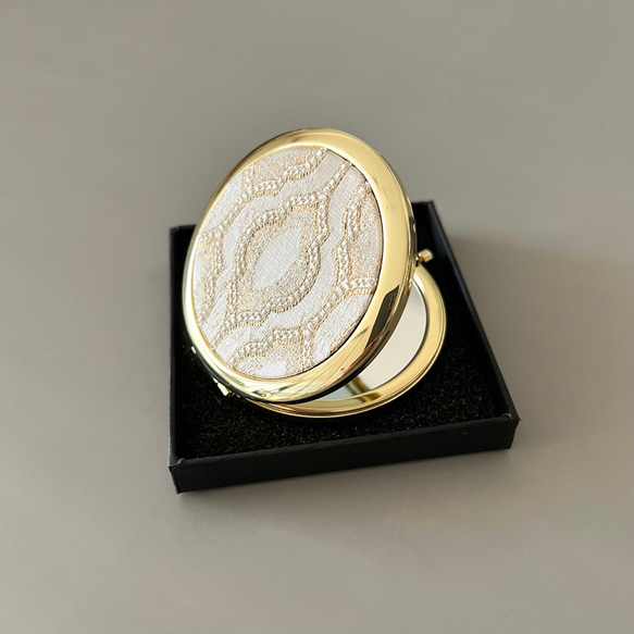 【受注制作】新作♦モロッカン生地のコンパクトミラー♦イデアル♦ベージュ♦ゴールド♦拡大鏡 * ギフトにおすすめ * 6枚目の画像