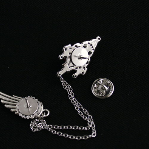 軽量＆多機能☆ゴシック風 雫と翼のチェーンブローチ（全4色）【高級