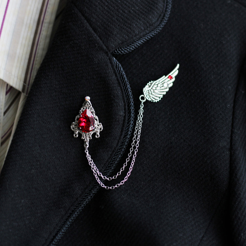 軽量＆多機能☆ゴシック風 雫と翼のチェーンブローチ（全4色）【高級