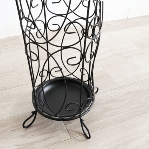 ブラックアイアン傘立て 傘が美しく並んで鍵も置ける。棚のついたアイアン傘かけ（Te