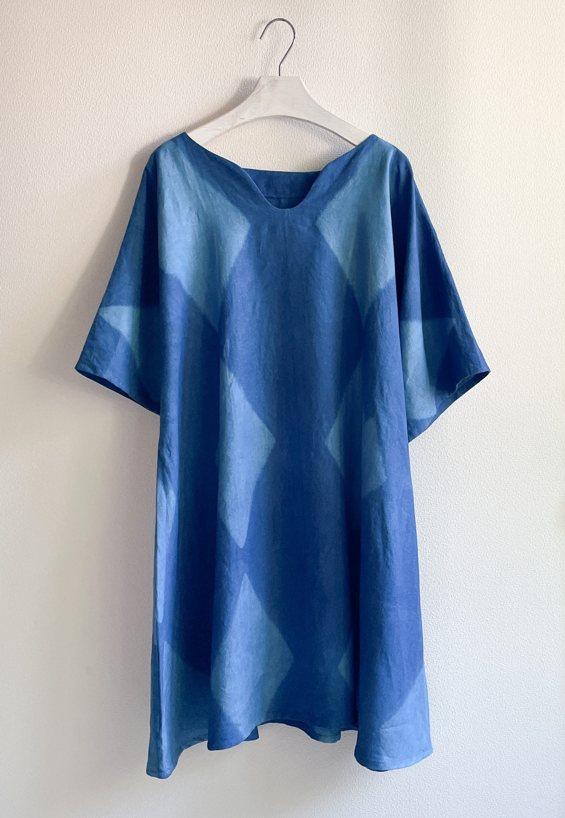 送料無料  SALE 板締め リラックスAラインワンピース " Breath " リネンキャンバス 柄のズレあり