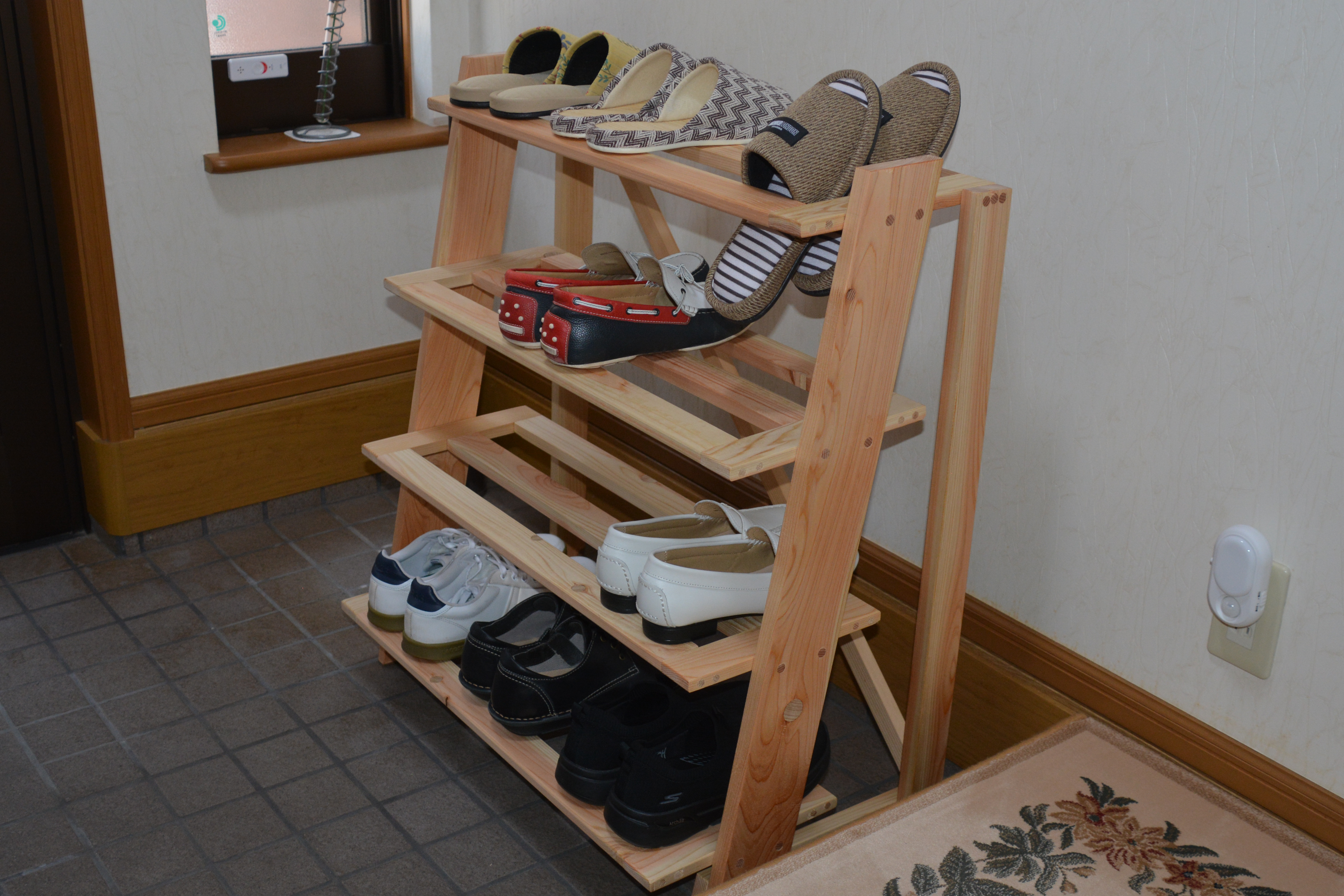 シューズラック　幅73cm 奥行40cm 高さ80cm  無垢のヒノキ　靴棚　靴箱