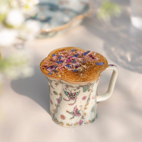 中国茶器　景徳鎮　手描き　茶杯　コーヒーカップ　女性ぴったり　青花磁　蝶々　４点 中国茶器 景徳鎮 手描き 茶杯 コーヒーカップ 女性ぴったり 青花