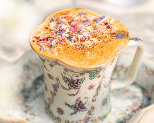 中国茶器　景徳鎮　手描き　茶杯　コーヒーカップ　女性ぴったり　青花磁　蝶々　４点 中国茶器 景徳鎮 手描き 茶杯 コーヒーカップ 女性ぴったり 青花