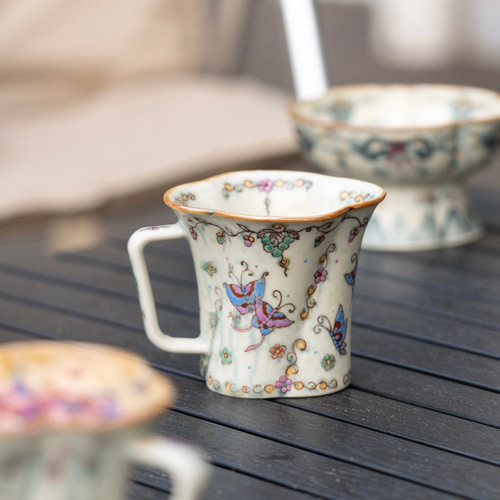中国茶器　景徳鎮　手描き　茶杯　コーヒーカップ　女性ぴったり　青花磁　蝶々　４点 詩瓷集 ロマンチックバタフライシリーズ 青花+釉上彩手描き