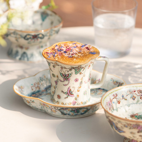 中国茶器　景徳鎮　手描き　茶杯　コーヒーカップ　女性ぴったり　青花磁　蝶々　４点 詩瓷集 ロマンチックバタフライシリーズ 青花+釉上彩手描き