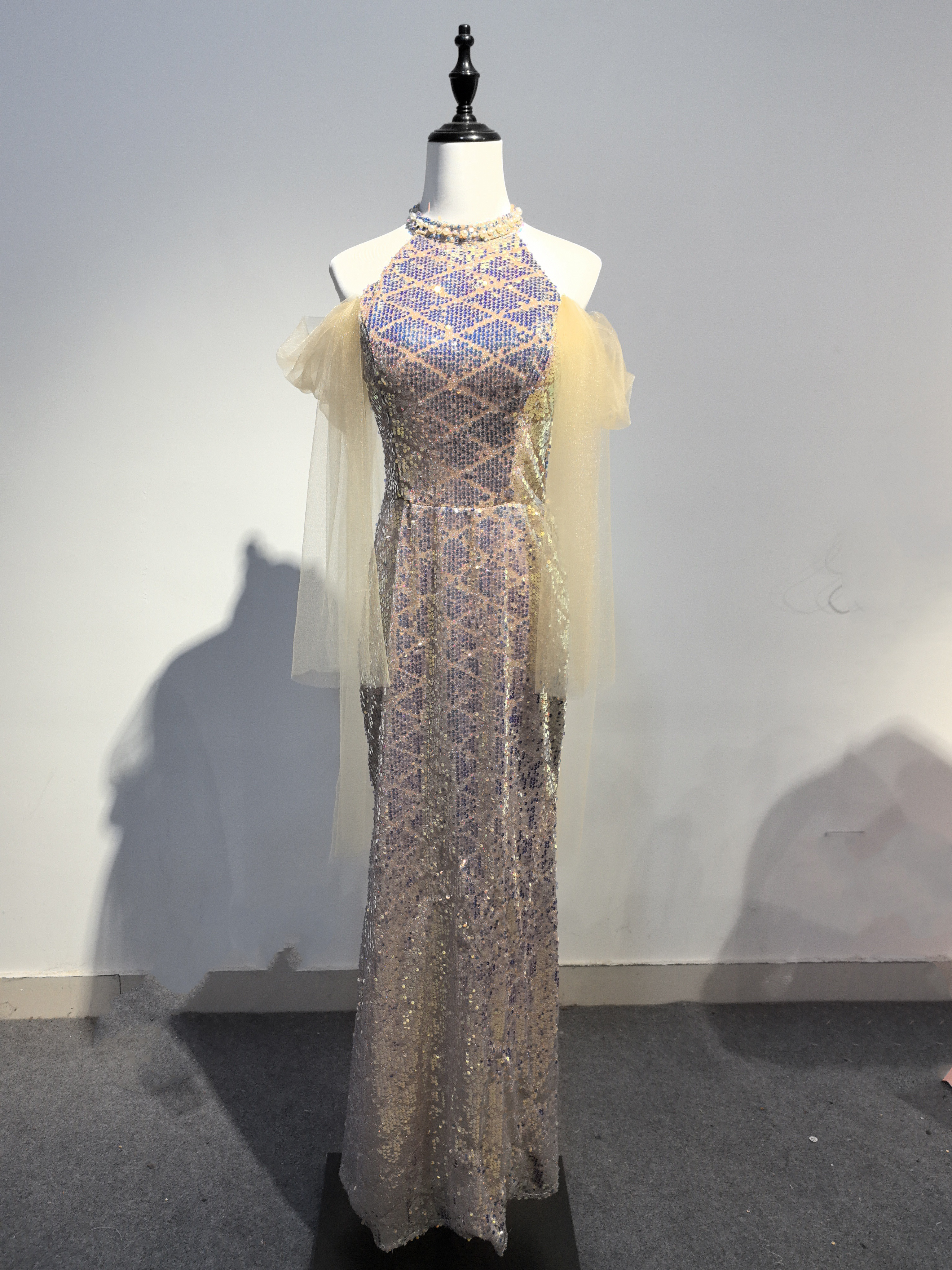 華奢 立体感のあるレース  ネックレスタイプの襟  カラードレス  ワンショット撮影 花嫁  パーティデートD81