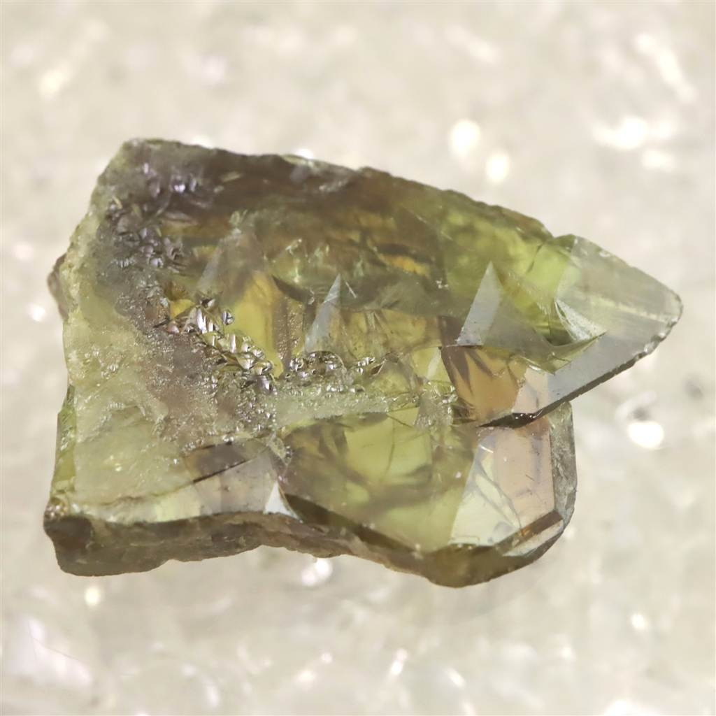 タンザニア モンド産  スフェーン 25mm原石 4.2g #52766