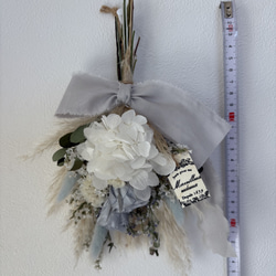 《白あじさいとバラのミニブーケ》スワッグ　ドライフラワープリザーブドフラワー　花束　プレゼント　ラッピング対応 4枚目の画像