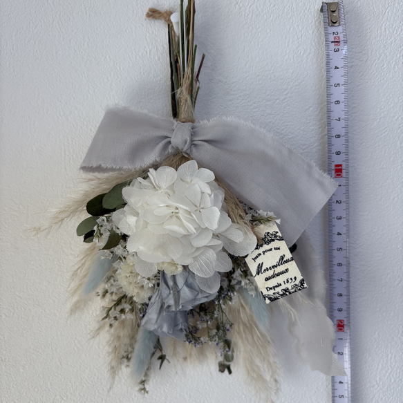 《白あじさいとバラのミニブーケ》スワッグ　ドライフラワープリザーブドフラワー　花束　プレゼント　ラッピング対応 4枚目の画像