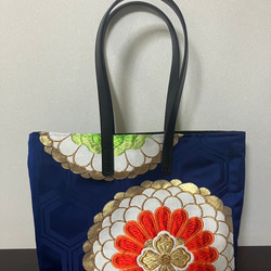 アンズルーム★トートバッグ★ハンドバッグ★着物　帯リメイク★シルバー　花　★A4 アンズルーム☆ハンドメイド☆ちょっと豪華な トートバッグ