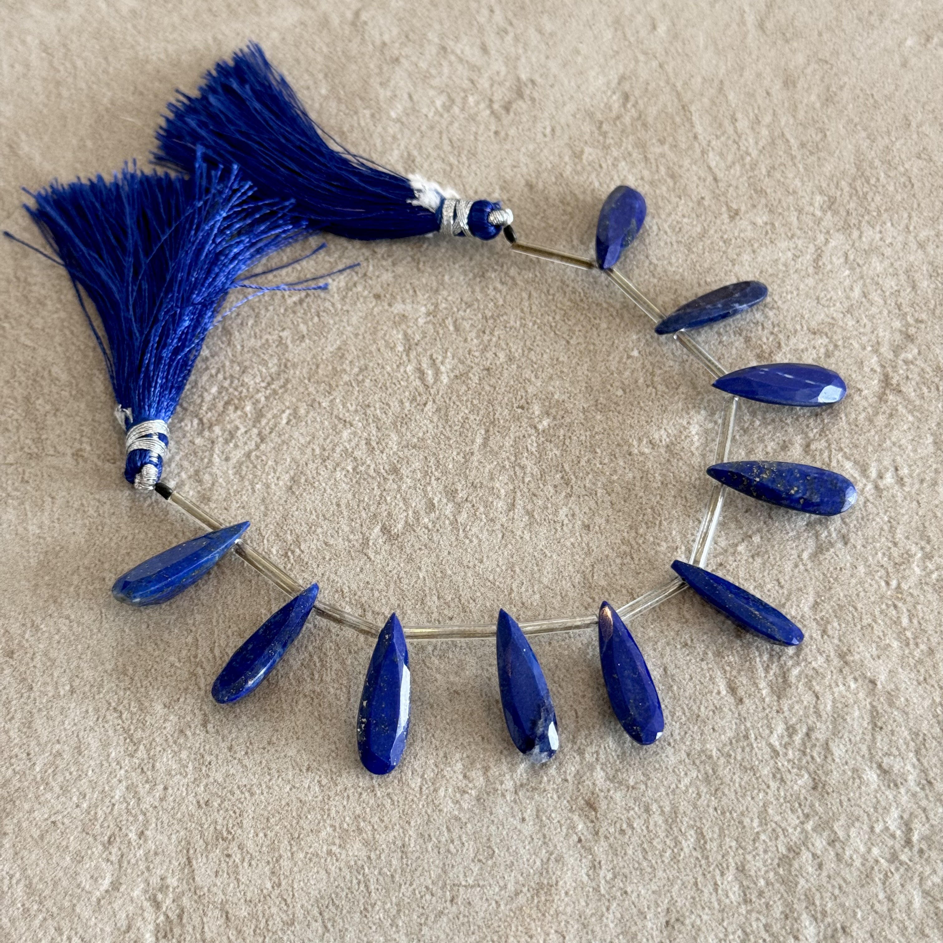 ラピスラズリ　縦長ペアシェイプ ファセットカット20×6mm