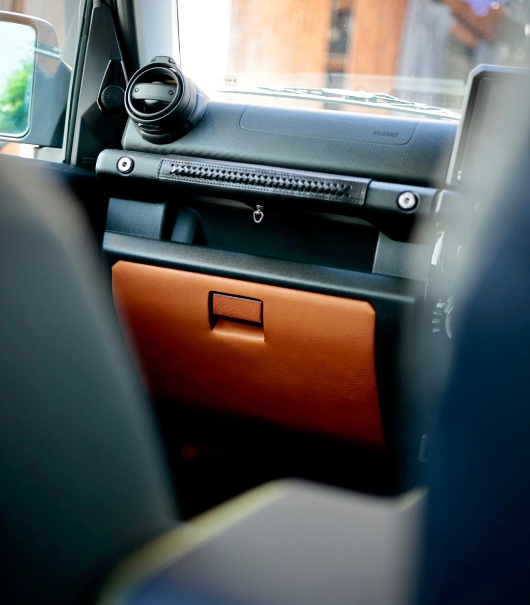 新型ジムニー　JB64 JB74用　グローブボックス キックガード（キャメル）