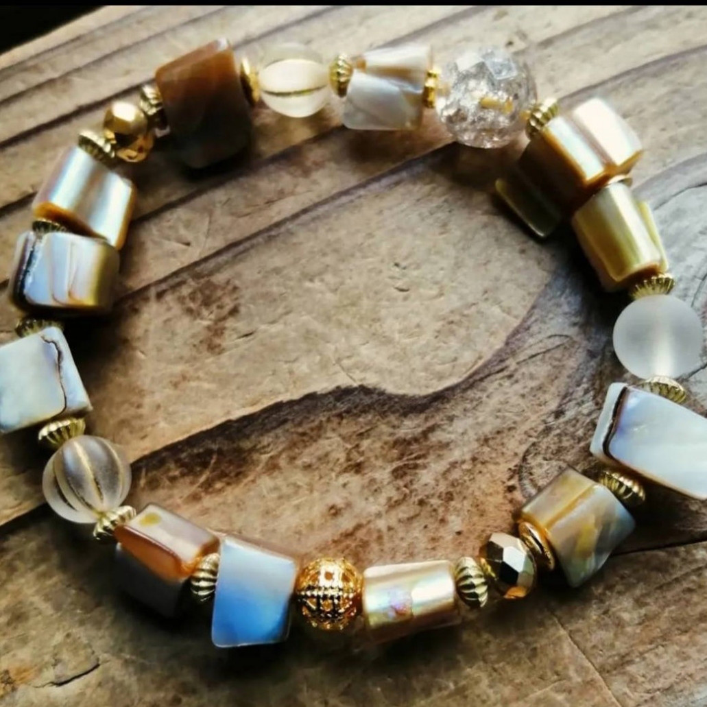 ◆◆ゴールデンシェル&水晶のブレスレット 8500円（送料無料） 8-10mm