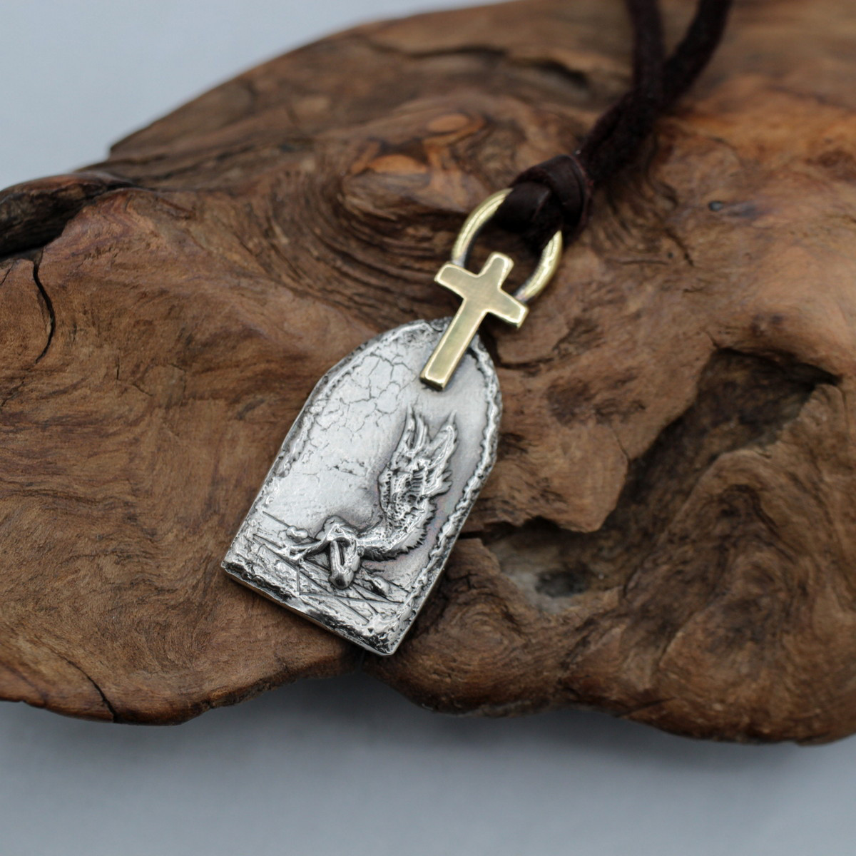 膝を抱えた天使｜シルバー｜真鍮｜ペンダント｜ネックレスレザーロープ付｜十字架｜クロス｜封ろう｜シーリングスタンプ｜退廃的