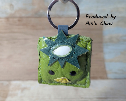 キーホルダーバラ売り エイリアン、生茶パンダ、うまい棒、なまはげ加トちゃん ストラップ｜パンダ・カートゥーン・キーホルダー・可愛い・学生