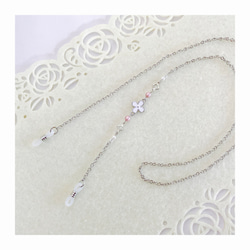 【2色展開】4弁花＆パールのほんのりエレガントにふんわり可愛いメガネチェーン グラスコード 4枚目の画像