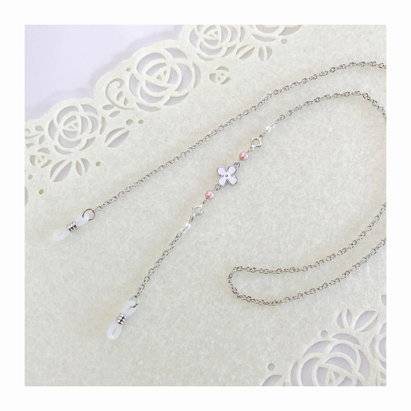 【2色展開】4弁花＆パールのほんのりエレガントにふんわり可愛いメガネチェーン グラスコード 4枚目の画像