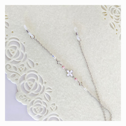 【2色展開】4弁花＆パールのほんのりエレガントにふんわり可愛いメガネチェーン グラスコード 3枚目の画像