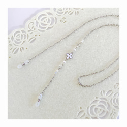 【2色展開】4弁花＆パールのほんのりエレガントにふんわり可愛いメガネチェーン グラスコード 9枚目の画像