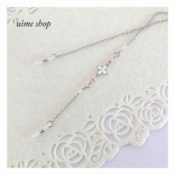 【2色展開】4弁花＆パールのほんのりエレガントにふんわり可愛いメガネチェーン グラスコード 2枚目の画像