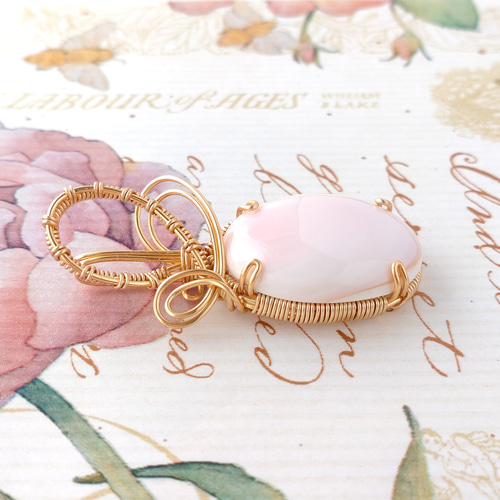 【blue.ks】 クィーンコンクシェルの花弁ネックレストップ blue.ks様専用】 クィーンコンクシェルの花弁ネックレストップ blue.ks