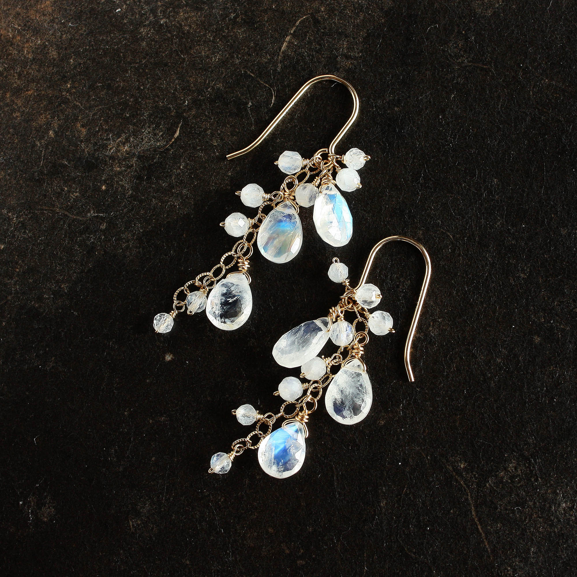 No. 710 ホワイトラブラドライトのピアス