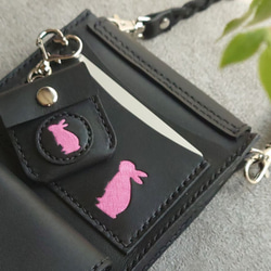 【特注】うさぎシルエット スマホウォレット（黒革）【縦型ポシェット・肩紐長さ調整可※ハンド紐付属】身軽なお出掛けに 4枚目の画像
